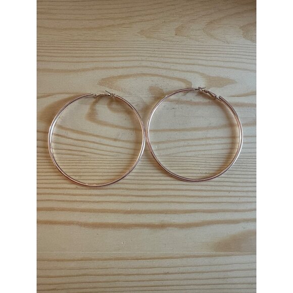 Large Rose Gold-Tone Metal Hoop Earrings With Snap Closure - Picture 2 of 4